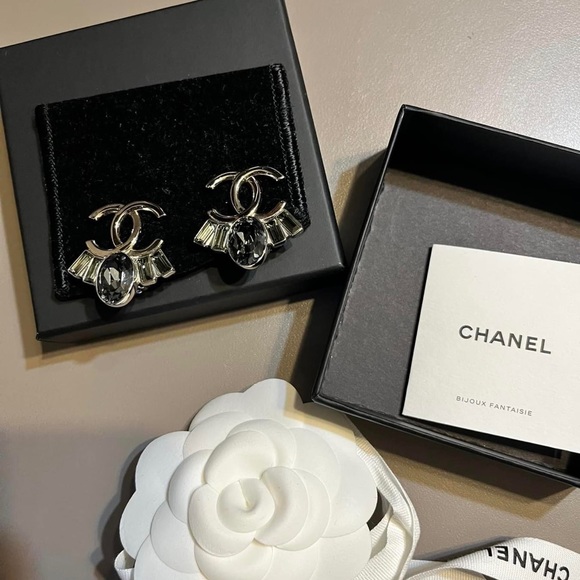 Chanel large crystal clip on earrings - Picture 9 of 9